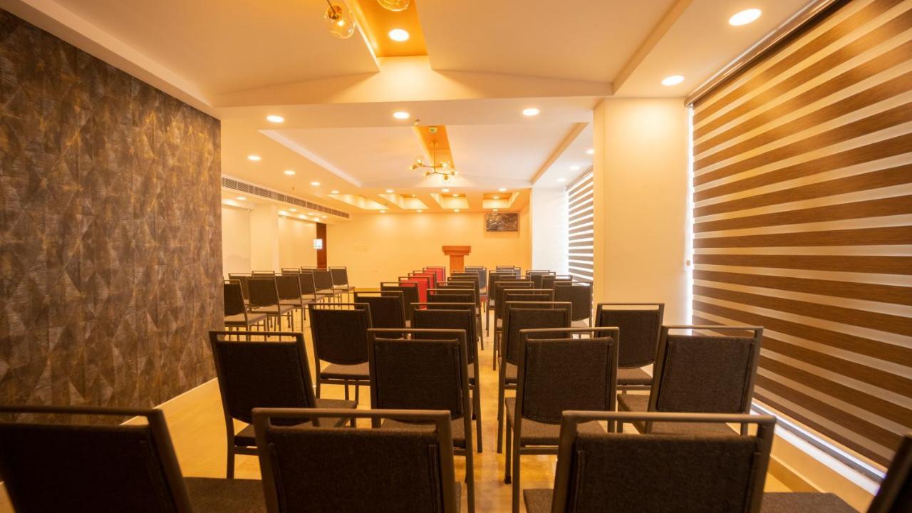 Dev Residency Hotell Thiruvananthapuram Eksteriør bilde